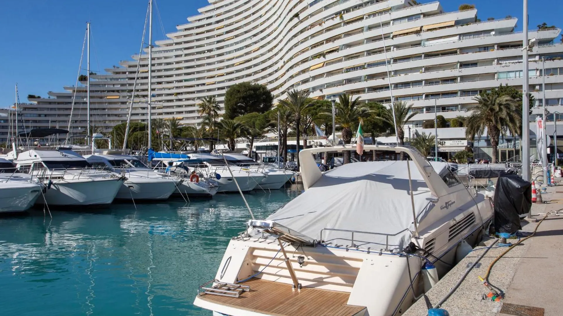 Apartment Le Corail By Interhome Villeneuve-Loubet France